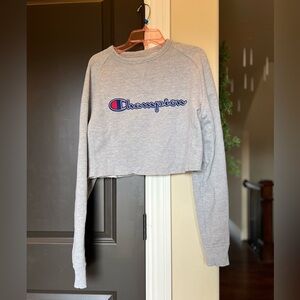 C⃨H⃨A⃨M⃨P⃨I⃨O⃨N⃨ Cropped Crew Neck Sweatshirt